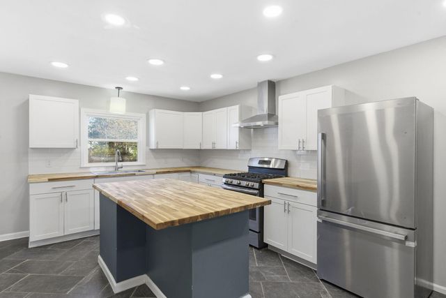 2134 S Luster Avenue, Springfield, MO 65804