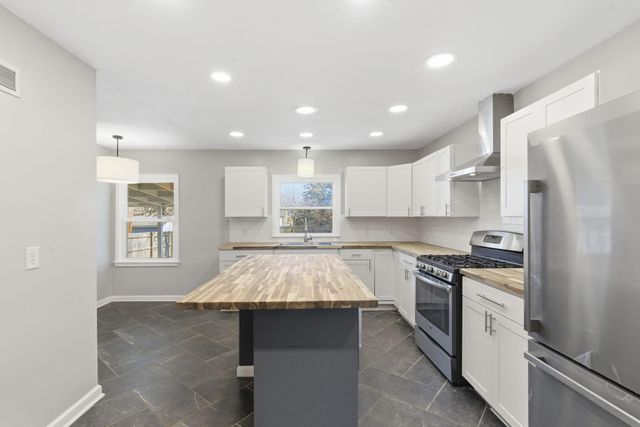 2134 S Luster Avenue, Springfield, MO 65804