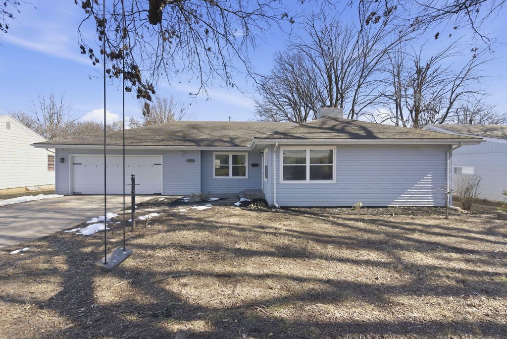 2134 S Luster Avenue, Springfield, MO 65804