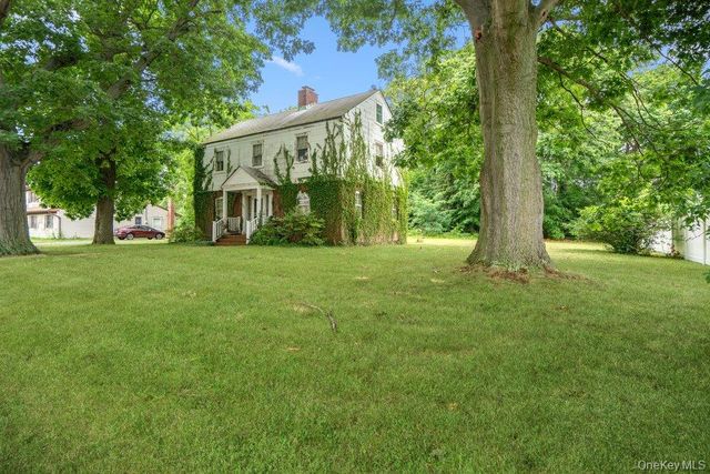 544 S Wellwood Avenue, Lindenhurst, NY 11757