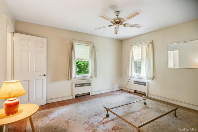 544 S Wellwood Avenue, Lindenhurst, NY 11757