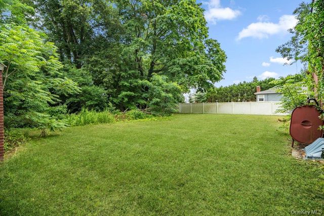544 S Wellwood Avenue, Lindenhurst, NY 11757