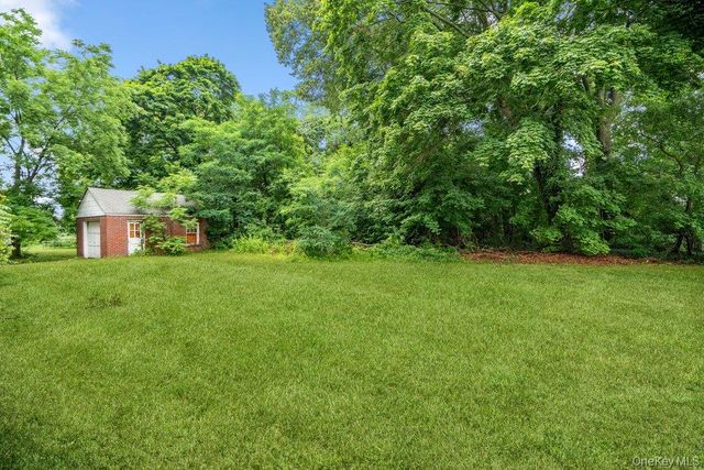 544 S Wellwood Avenue, Lindenhurst, NY 11757