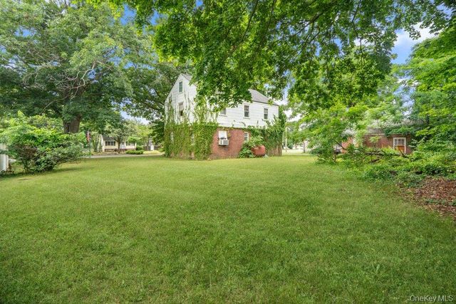 544 S Wellwood Avenue, Lindenhurst, NY 11757