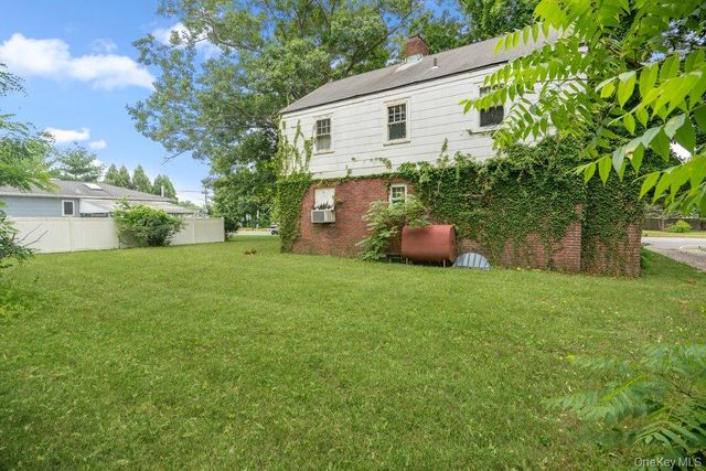 544 S Wellwood Avenue, Lindenhurst, NY 11757