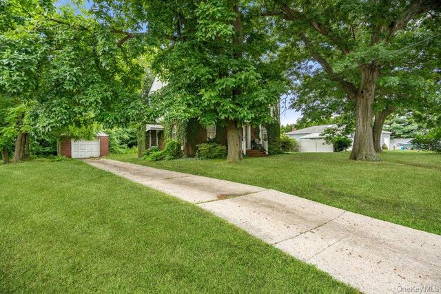 544 S Wellwood Avenue, Lindenhurst, NY 11757
