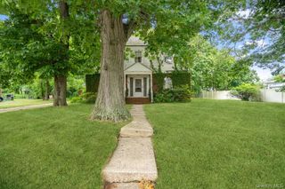 544 S Wellwood Avenue, Lindenhurst, NY 11757