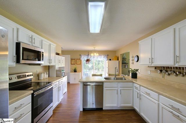 109 Countryglen Court, Greer, SC 29651