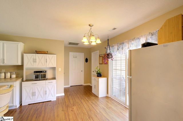 109 Countryglen Court, Greer, SC 29651