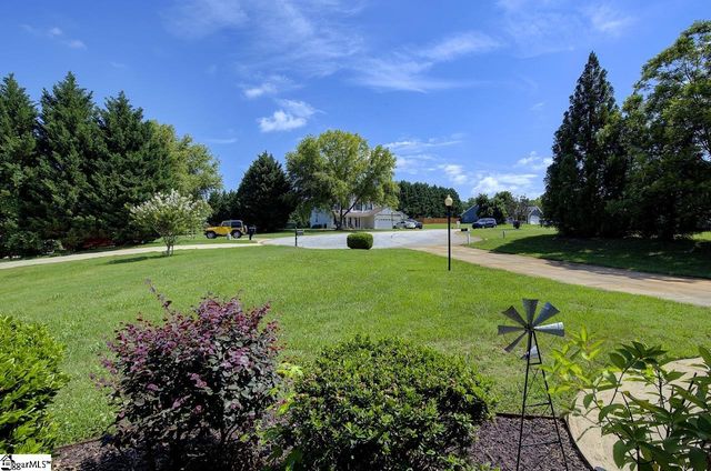 109 Countryglen Court, Greer, SC 29651