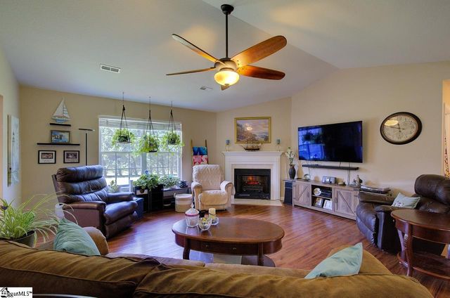 109 Countryglen Court, Greer, SC 29651