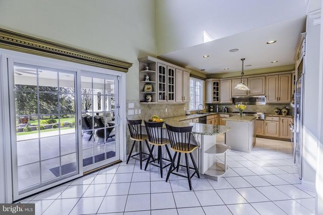 6 BROOKSIDE DR, Titusville, NJ 08560
