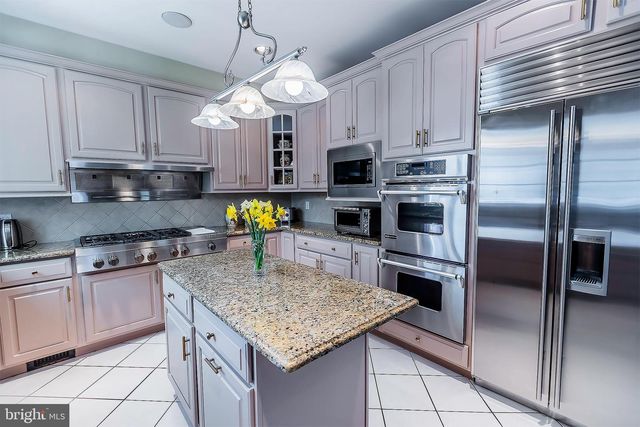 6 BROOKSIDE DR, Titusville, NJ 08560