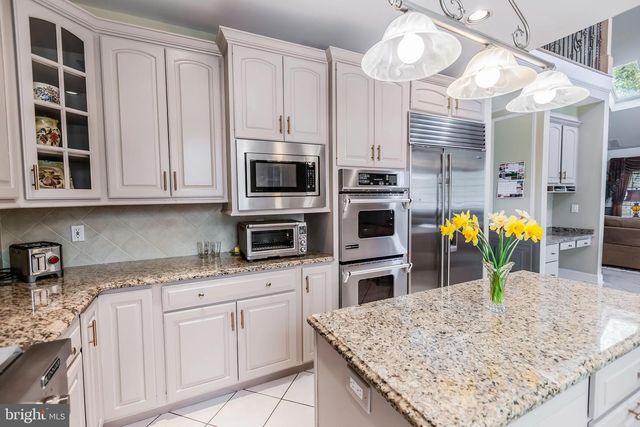 6 BROOKSIDE DR, Titusville, NJ 08560