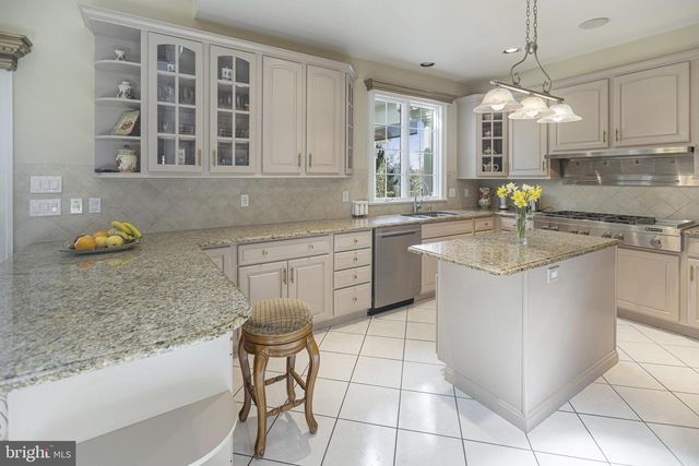6 BROOKSIDE DR, Titusville, NJ 08560