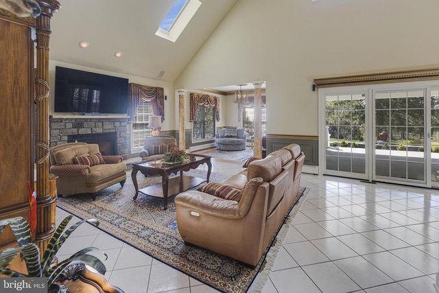 6 BROOKSIDE DR, Titusville, NJ 08560