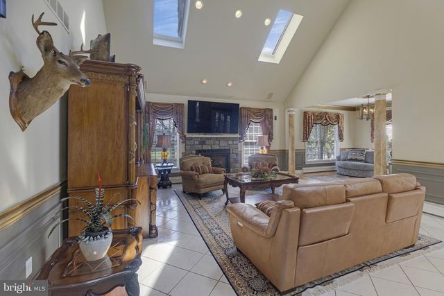 6 BROOKSIDE DR, Titusville, NJ 08560