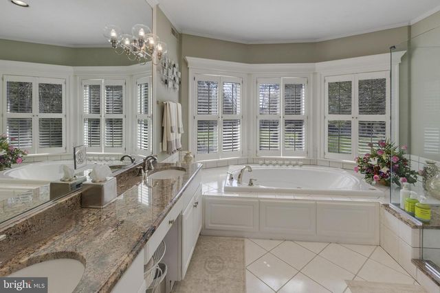 6 BROOKSIDE DR, Titusville, NJ 08560