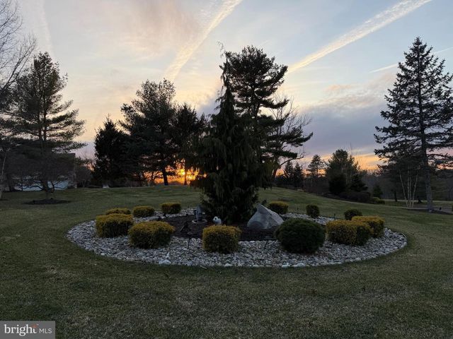 6 BROOKSIDE DR, Titusville, NJ 08560