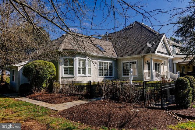 6 BROOKSIDE DR, Titusville, NJ 08560