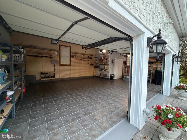 6 BROOKSIDE DR, Titusville, NJ 08560