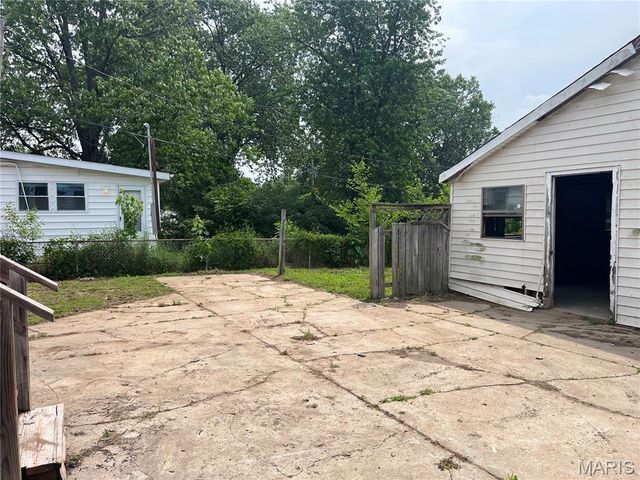 420 Midlothian Road, St Louis, MO 63137