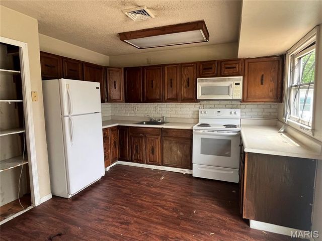 420 Midlothian Road, St Louis, MO 63137