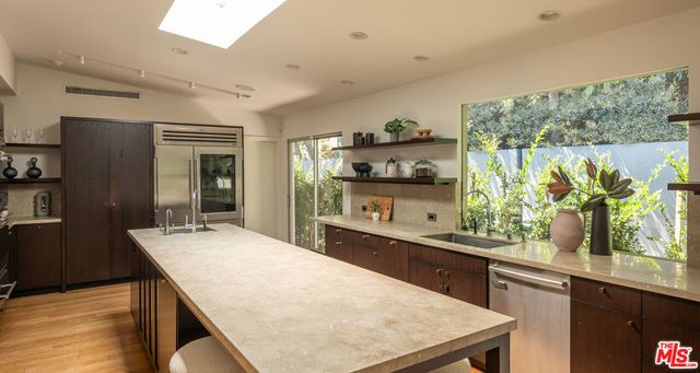 1813 Marcheeta Place, Los Angeles, CA 90069