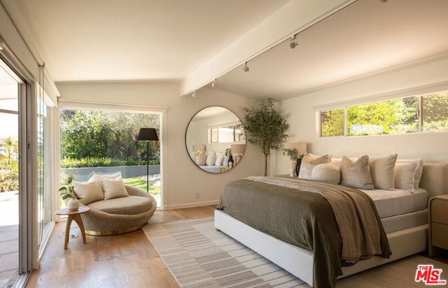 1813 Marcheeta Place, Los Angeles, CA 90069