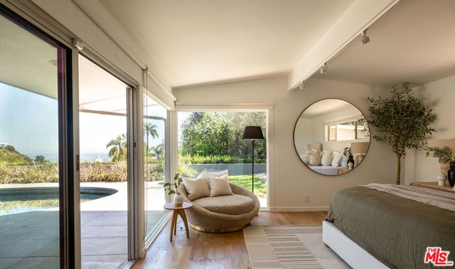 1813 Marcheeta Place, Los Angeles, CA 90069