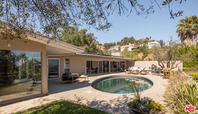 1813 Marcheeta Place, Los Angeles, CA 90069