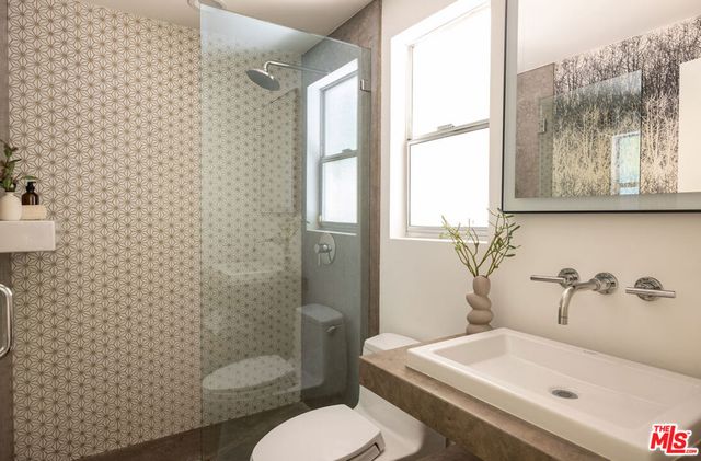 1813 Marcheeta Place, Los Angeles, CA 90069