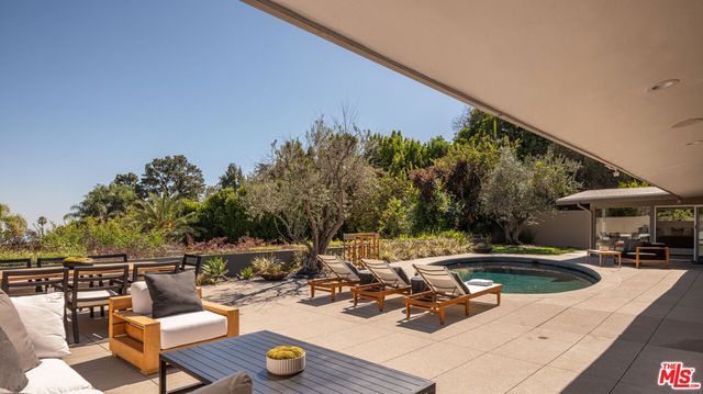 1813 Marcheeta Place, Los Angeles, CA 90069