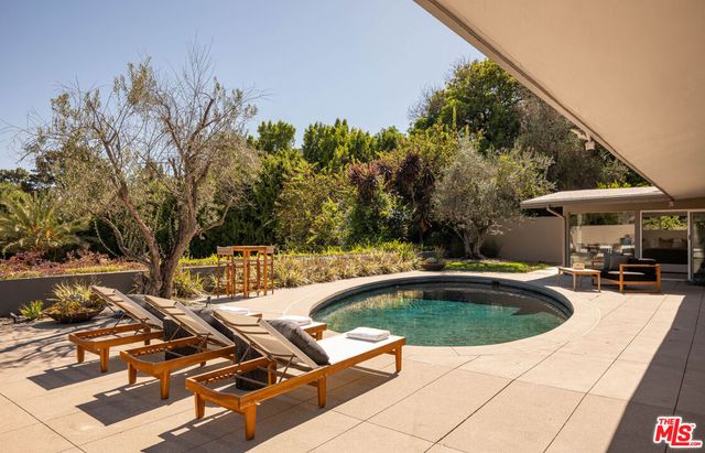 1813 Marcheeta Place, Los Angeles, CA 90069