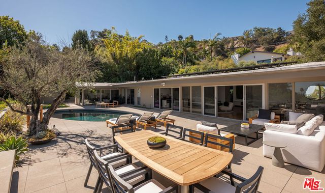 1813 Marcheeta Place, Los Angeles, CA 90069