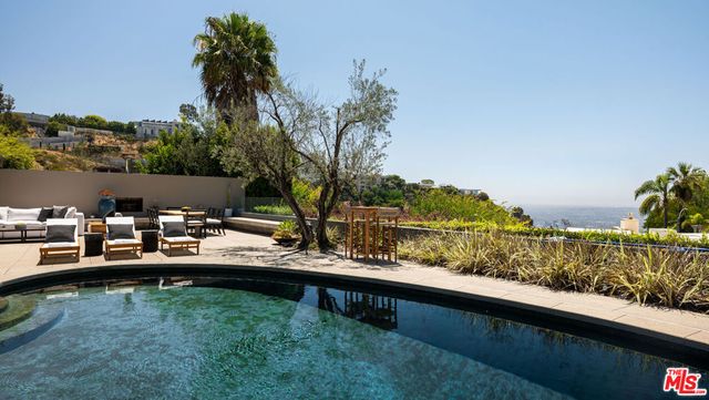 1813 Marcheeta Place, Los Angeles, CA 90069