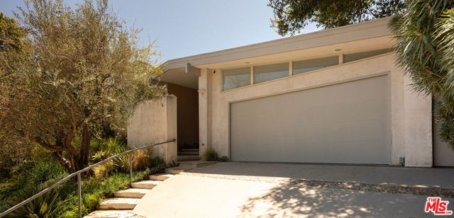 1813 Marcheeta Place, Los Angeles, CA 90069