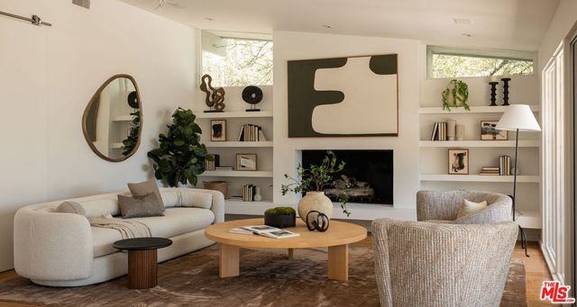 1813 Marcheeta Place, Los Angeles, CA 90069