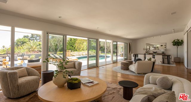 1813 Marcheeta Place, Los Angeles, CA 90069