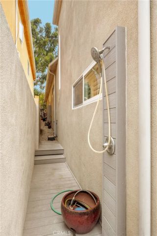 608 Rosecrans Avenue, Manhattan Beach, CA 90266