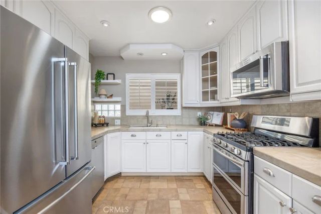 608 Rosecrans Avenue, Manhattan Beach, CA 90266
