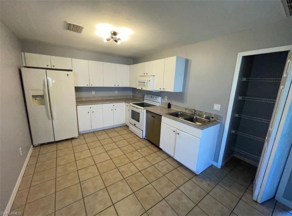 123 Meadow RD, LEHIGH ACRES, FL 33973 — photo 2