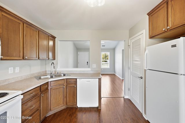 9005 Falcon Crest Ct 217, Louisville, KY 40219