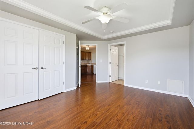 9005 Falcon Crest Ct 217, Louisville, KY 40219