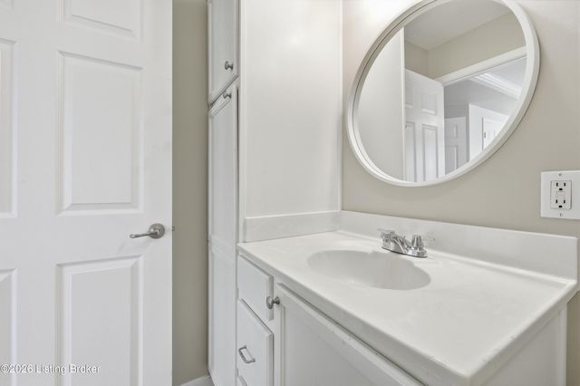 9005 Falcon Crest Ct 217, Louisville, KY 40219