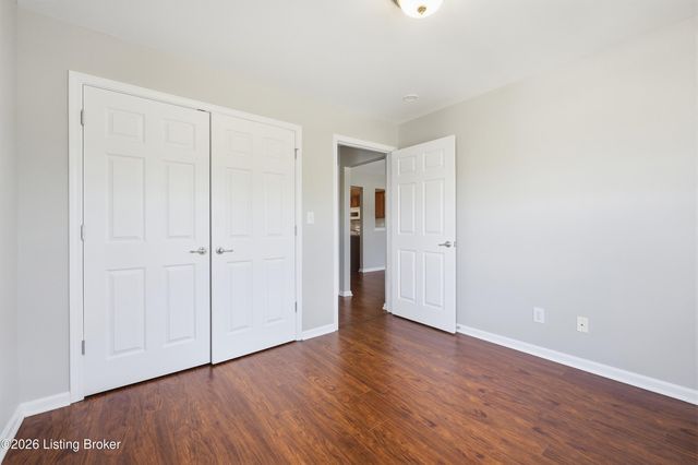 9005 Falcon Crest Ct 217, Louisville, KY 40219