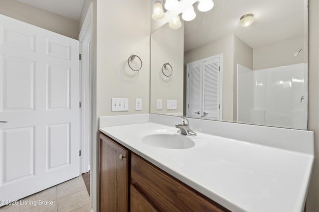 9005 Falcon Crest Ct 217, Louisville, KY 40219