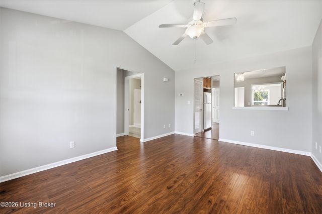 9005 Falcon Crest Ct 217, Louisville, KY 40219