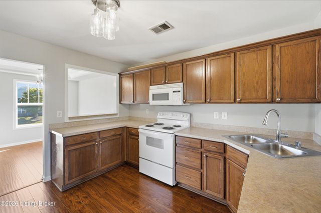9005 Falcon Crest Ct 217, Louisville, KY 40219