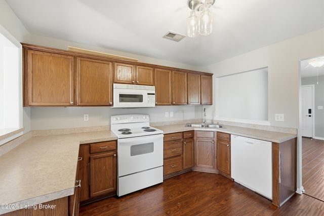 9005 Falcon Crest Ct 217, Louisville, KY 40219